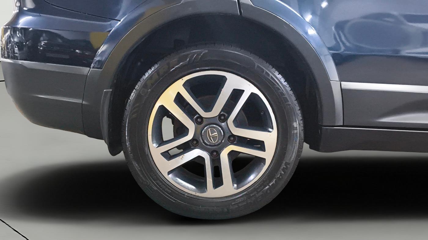 2017 Tata Hexa XT 4X2 7 STR, Diesel, Manual, 1,38,339 km, Right Rear Wheel