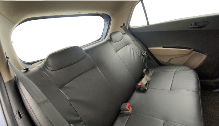 2016 Hyundai Grand i10 MAGNA 1.2 KAPPA VTVT, Petrol, Manual, 1,00,598 km, Right Side Rear Door Cabin