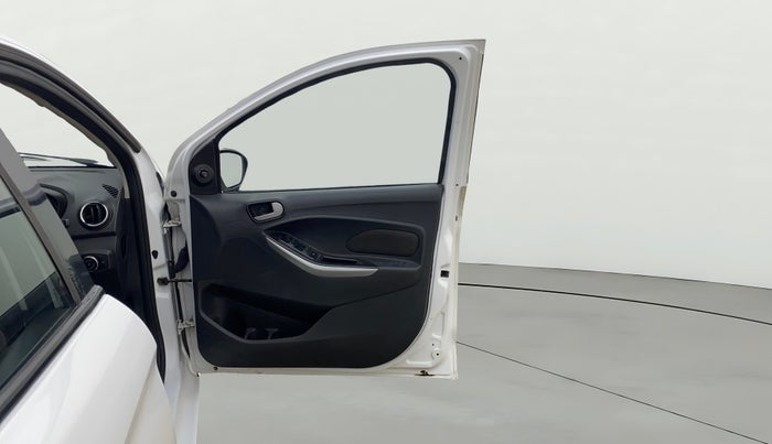 2016 Ford New Figo TREND 1.2 PETROL, Petrol, Manual, 1,30,729 km, RHS Front Door