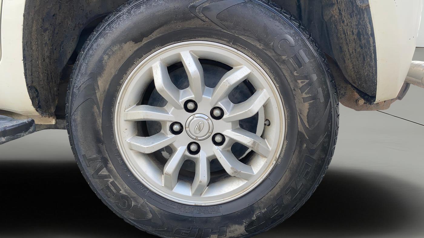 2016 Mahindra TUV300 T8, Diesel, Manual, 79,947 km, Left Rear Wheel