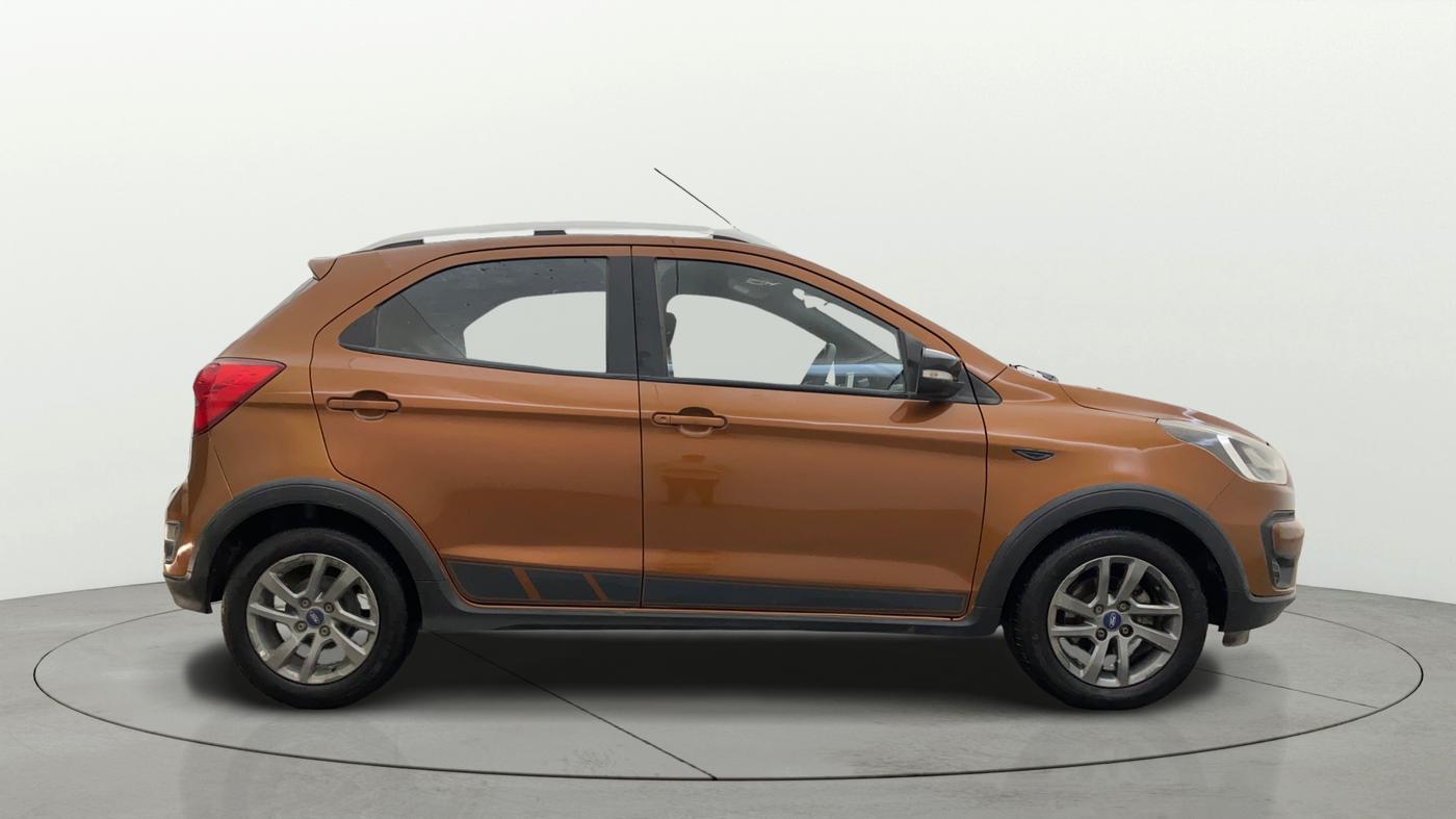 2018 Ford FREESTYLE TITANIUM 1.5 DIESEL, Diesel, Manual, 1,15,126 km, Right Side View