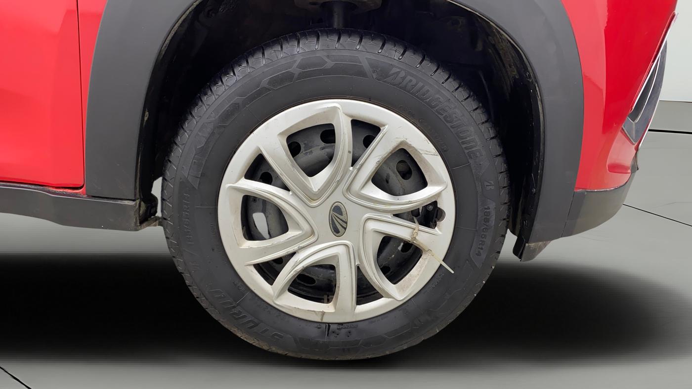2018 Mahindra KUV 100 NXT K4+ P 6 STR, Petrol, Manual, 54,580 km, Right Front Wheel