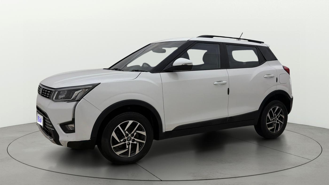 2024 Mahindra XUV300 W8 (O) 1.5 DIESEL, Diesel, Manual, 23,542 km, Left Front Diagonal