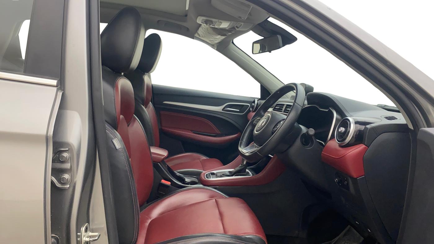 2021 MG ASTOR SAVVY 1.5 CVT S RED, Petrol, Automatic, 27,517 km, Right Side Front Door Cabin