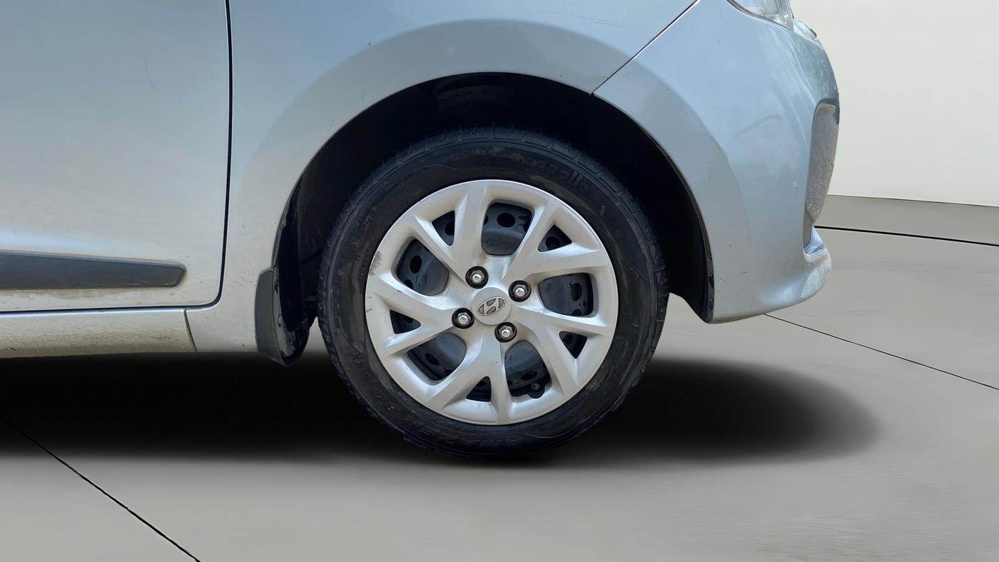 2018 Hyundai Grand i10 MAGNA AT 1.2 KAPPA VTVT, Petrol, Automatic, 25,209 km, Right Front Wheel