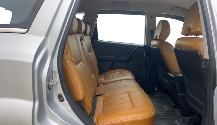 2019 Mahindra XUV500 W5, Diesel, Manual, 39,904 km, Right Side Rear Door Cabin