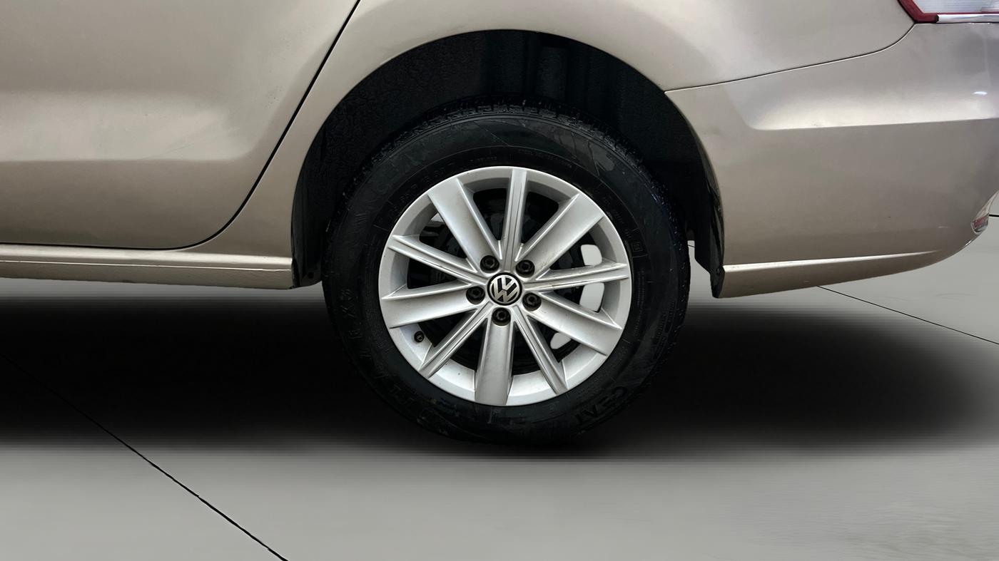 2015 Volkswagen Vento HIGHLINE 1.6 MPI, Petrol, Manual, 67,135 km, Left Rear Wheel