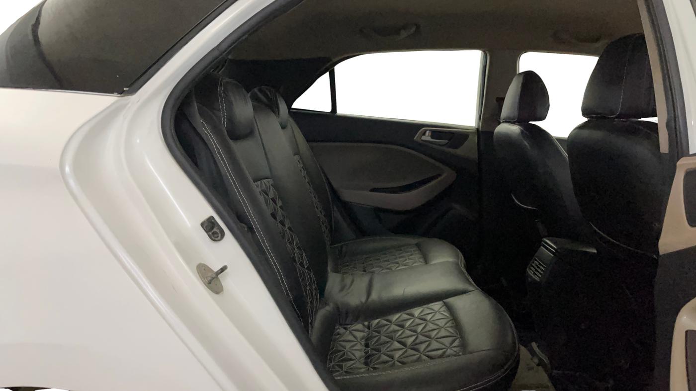 2020 Hyundai Elite i20 SPORTZ PLUS 1.2, Petrol, Manual, 99,130 km, Right Side Rear Door Cabin