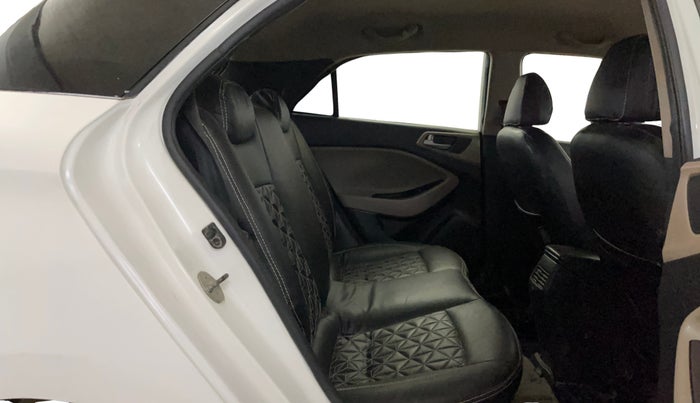 2020 Hyundai Elite i20 SPORTZ PLUS 1.2, Petrol, Manual, 98,966 km, Right Side Rear Door Cabin