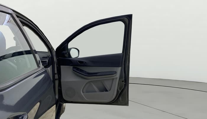 2022 Tata Tiago XT CNG, CNG, Manual, 90,622 km, RHS Front Door