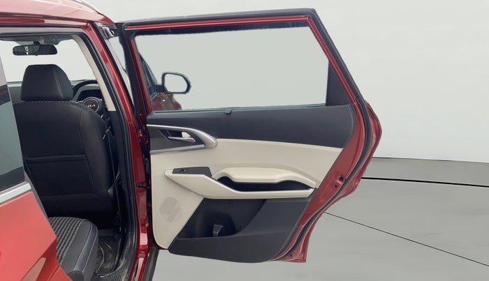 2023 KIA CARENS PRESTIGE PLUS 1.5 PETROL IMT 7 STR, Petrol, Manual, 6,537 km, RHS Rear Door