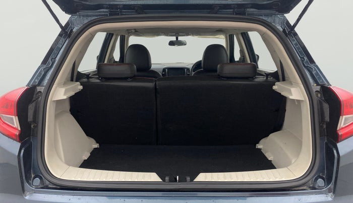 2023 Mahindra XUV300 W6 1.5 DIESEL AMT, Diesel, Automatic, 24,240 km, Boot Open Zoomed View