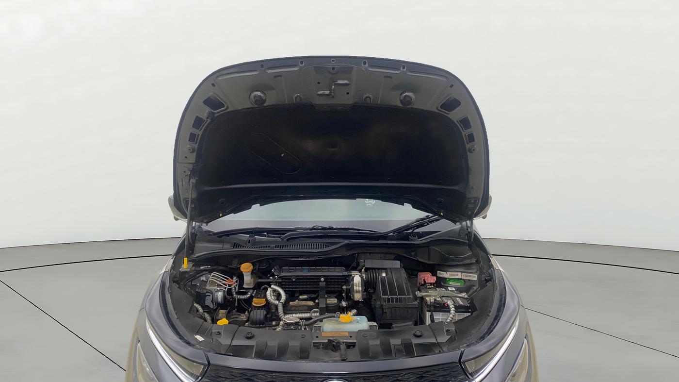 2024 Tata ALTROZ XZA Lux, Petrol, Automatic, 17,688 km, Open Bonet