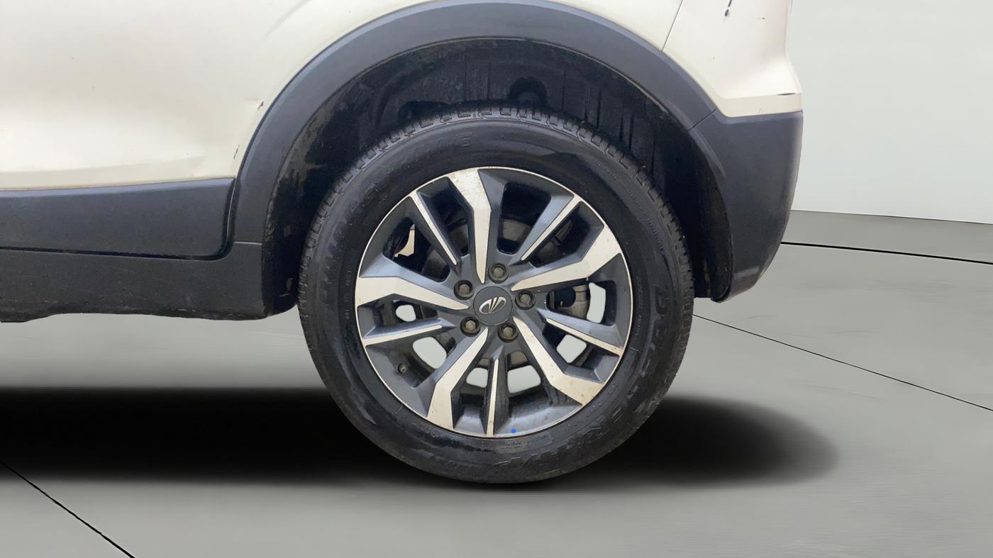 2021 Mahindra XUV300 W8 (O) 1.5 DIESEL AMT, Diesel, Automatic, 1,23,050 km, Left Rear Wheel