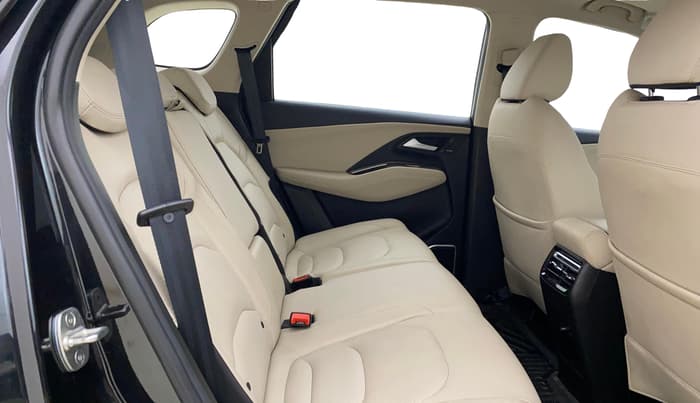 2024 MG HECTOR SAVVY PRO 1.5 TURBO CVT PETROL, Petrol, Automatic, 11,193 km, Right Side Rear Door Cabin