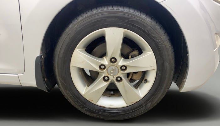2013 Hyundai New Elantra 1.8 S VTVT, Petrol, Manual, 1,17,470 km, Right Front Wheel