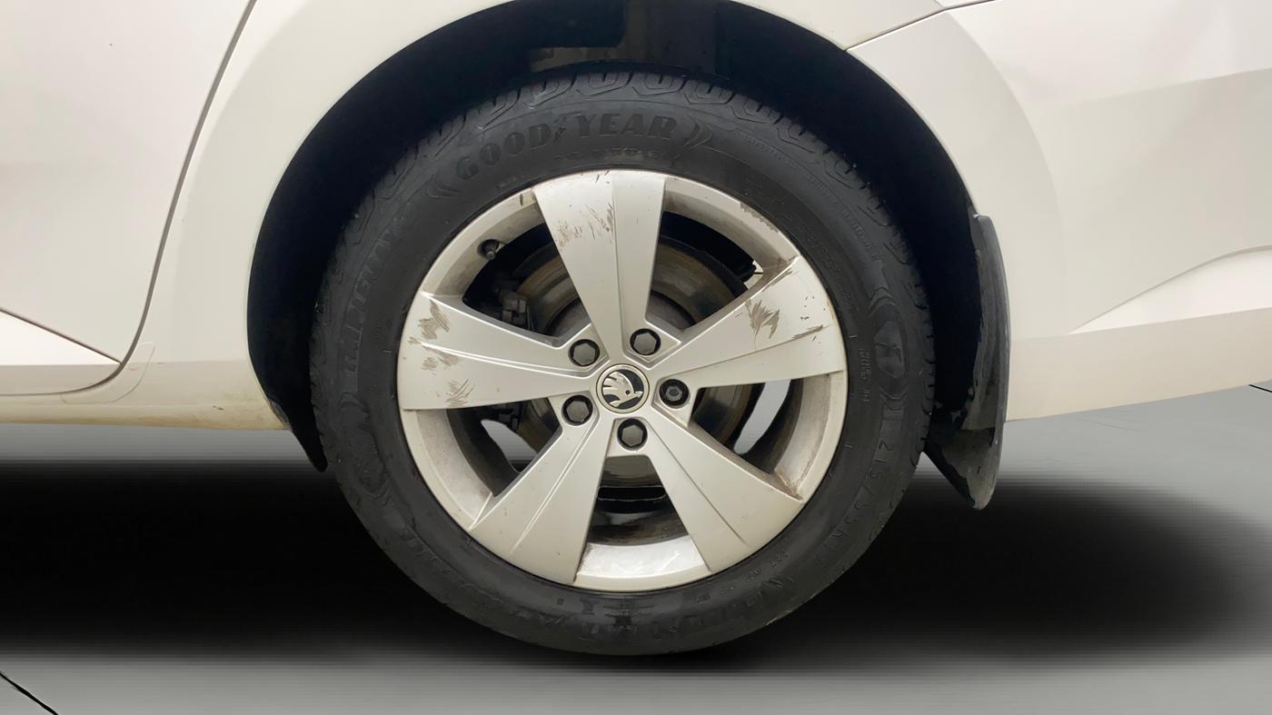 2018 Skoda Superb STYLE 1.8 TSI AT, Petrol, Automatic, 79,172 km, Left Rear Wheel