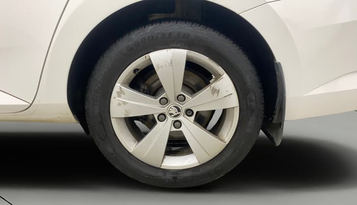2018 Skoda Superb STYLE 1.8 TSI AT, Petrol, Automatic, 79,172 km, Left Rear Wheel