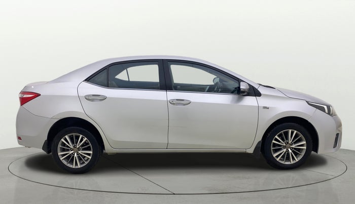 2014 Toyota Corolla Altis GL PETROL, Petrol, Manual, 1,32,247 km, Right Side View
