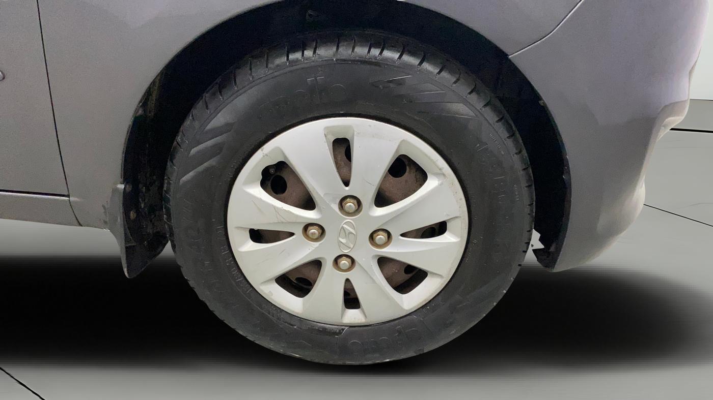 2013 Hyundai i10 SPORTZ 1.2, Petrol, Manual, 70,004 km, Right Front Wheel