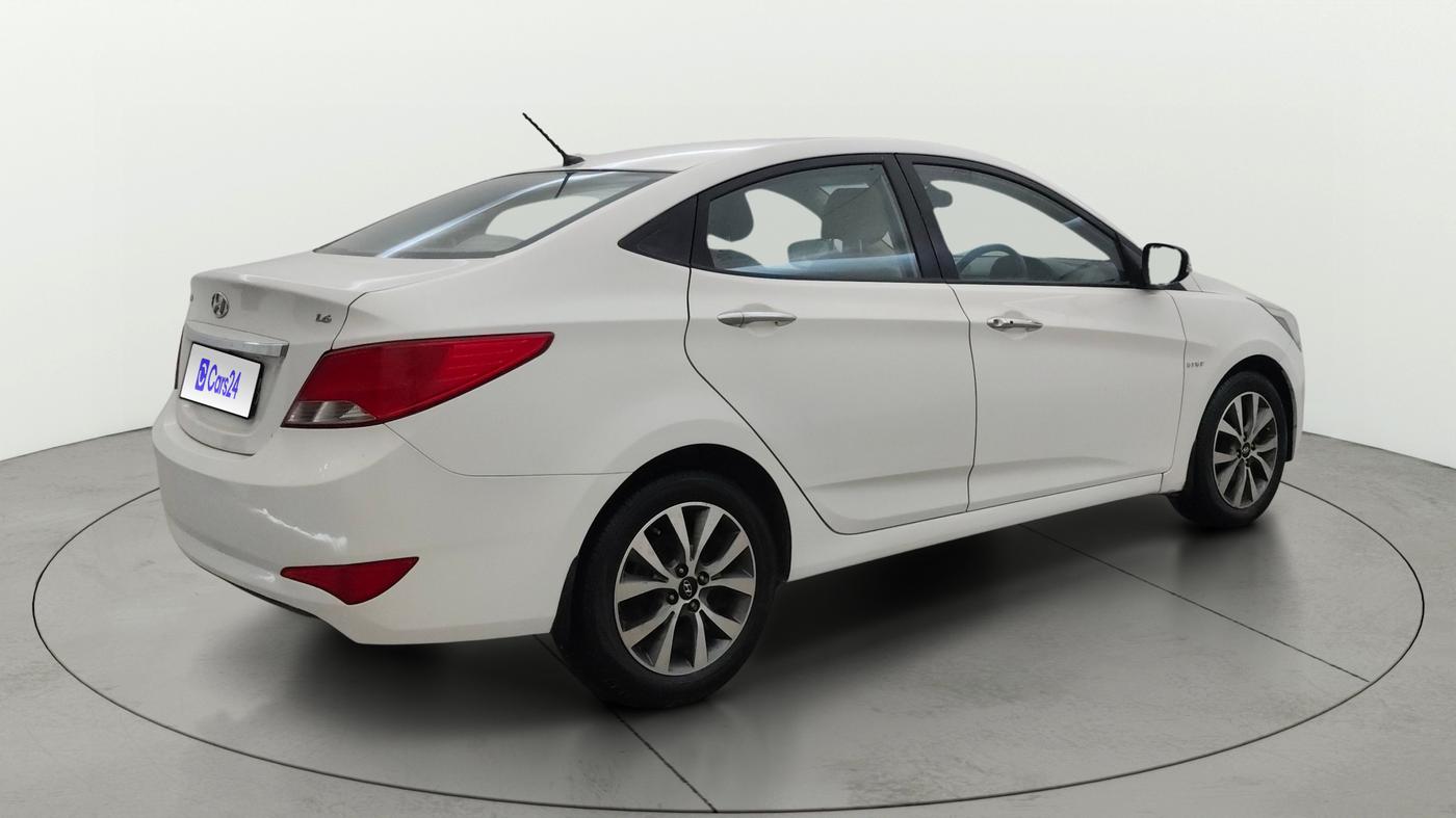 2015 Hyundai Verna FLUIDIC 4S 1.6 VTVT S(O), Petrol, Manual, 71,042 km, Right Back Diagonal