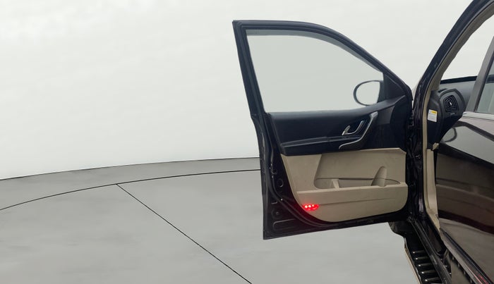 2016 Mahindra XUV500 W10, Diesel, Manual, 69,315 km, LHS Front Door