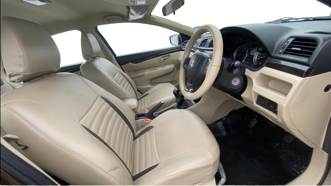2016 Maruti Ciaz VXI+, Petrol, Manual, 35,074 km, Right Side Front Door Cabin
