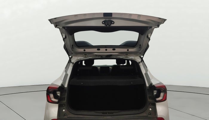 2023 Renault Kiger RXT MT, Petrol, Manual, 8,498 km, Boot Door Open