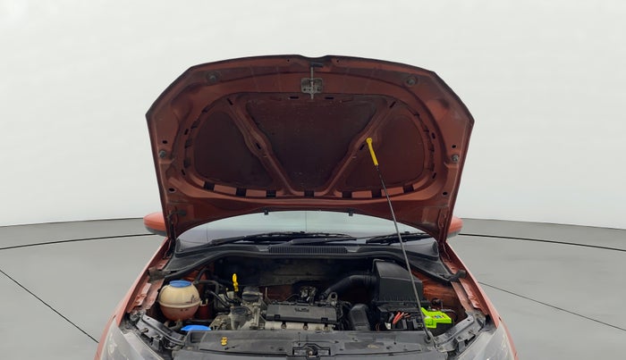 2016 Volkswagen Polo COMFORTLINE 1.2L, Petrol, Manual, 77,095 km, Open Bonet