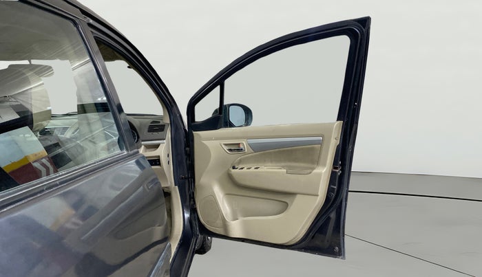 2016 Maruti Ertiga VXI, Petrol, Manual, 47,413 km, RHS Front Door