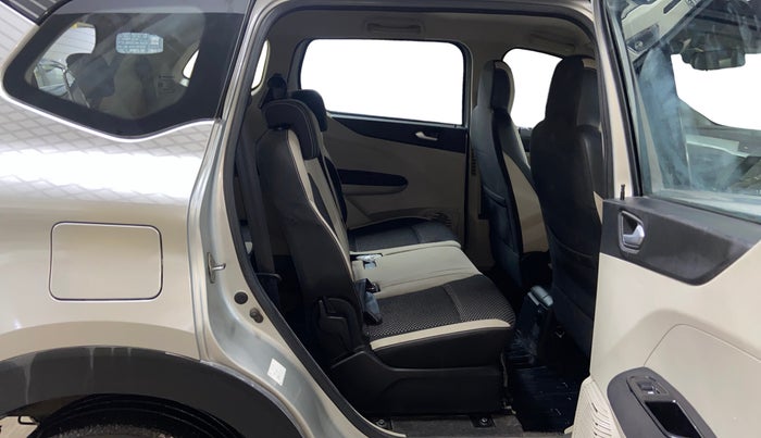 2020 Renault TRIBER RXZ, Petrol, Manual, 59,021 km, Right Side Rear Door Cabin