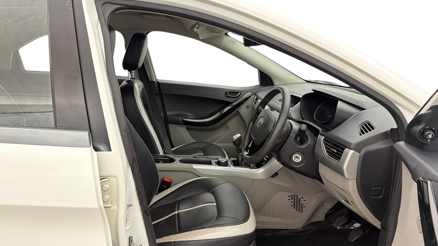 2018 Tata NEXON XT PETROL, Petrol, Manual, 28,953 km, Right Side Front Door Cabin
