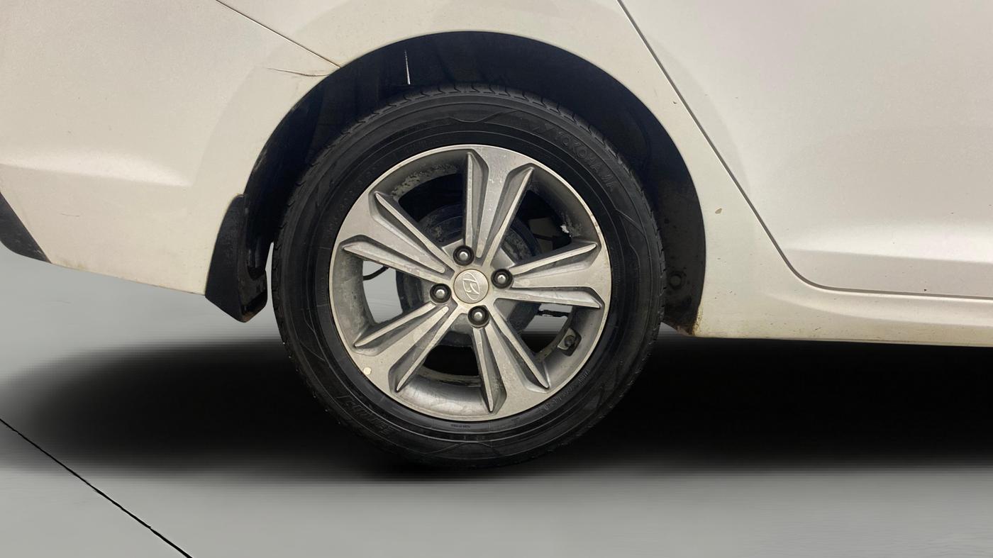 2019 Hyundai Verna 1.6 VTVT SX (O) AT, Petrol, Automatic, 1,37,087 km, Right Rear Wheel