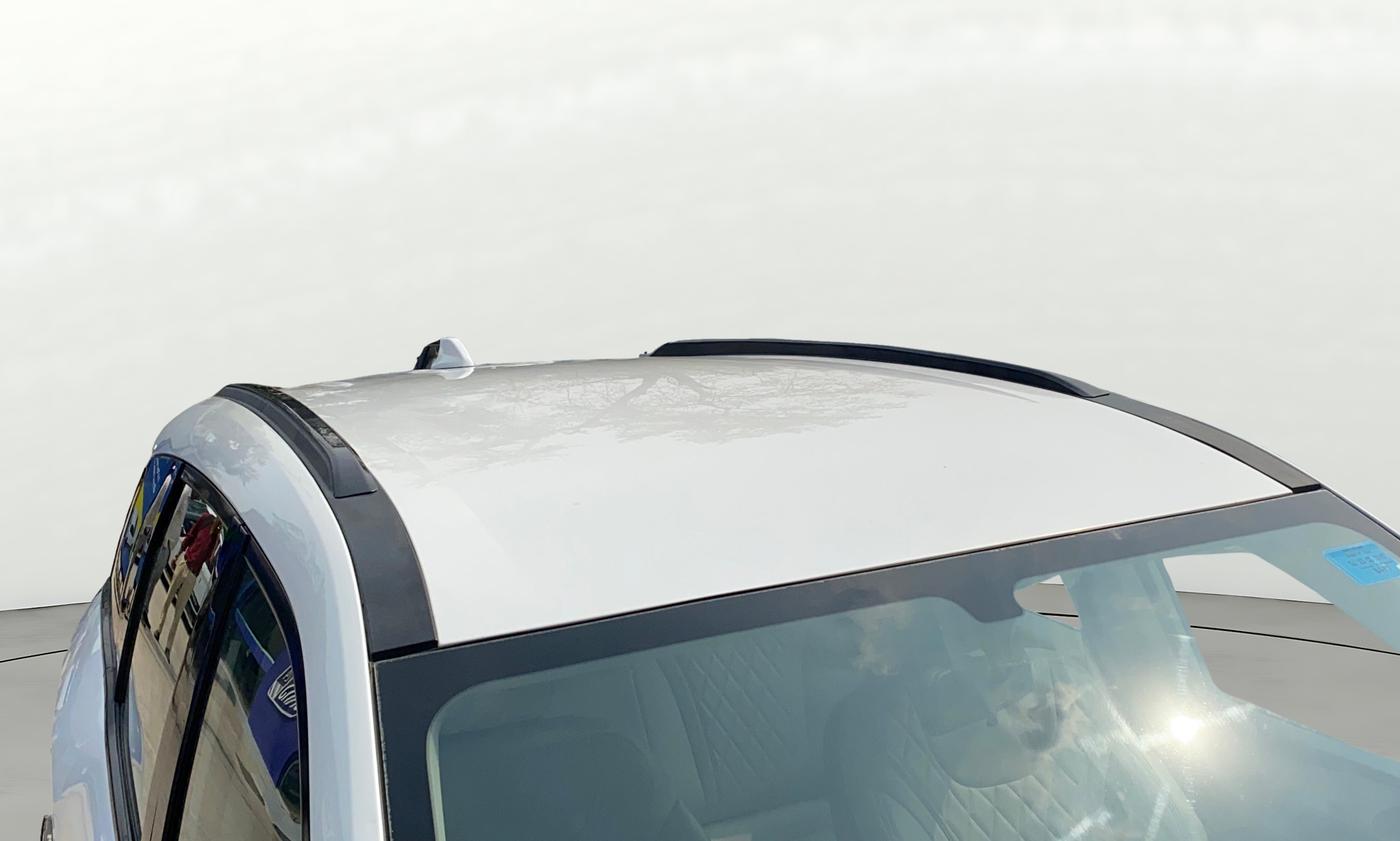 2021 Mahindra XUV700 AX 3 P AT 5 STR, Petrol, Automatic, 64,972 km, Roof