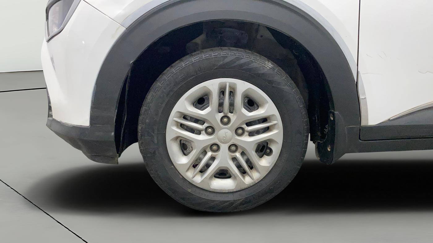 2022 KIA CARENS PRESTIGE 1.5 PETROL 7 STR, Petrol, Manual, 51,013 km, Left Front Wheel