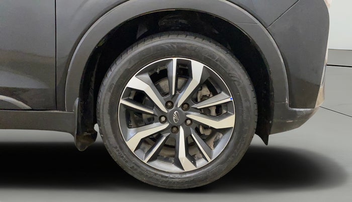 2020 Mahindra XUV300 W8 (O) 1.2 PETROL, Petrol, Manual, 44,951 km, Right Front Wheel