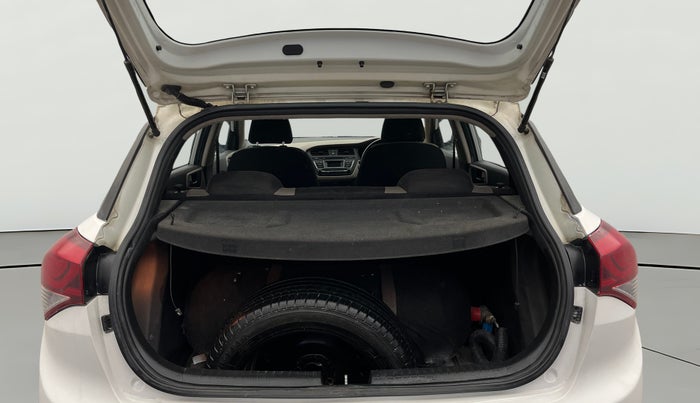 2015 Hyundai Elite i20 SPORTZ 1.2 (O), CNG, Manual, 72,732 km, Boot Open Zoomed View