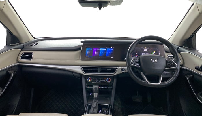 2022 Mahindra XUV700 AX 7 LUXURY P AT 7 STR, Petrol, Automatic, 89,205 km, Dashboard