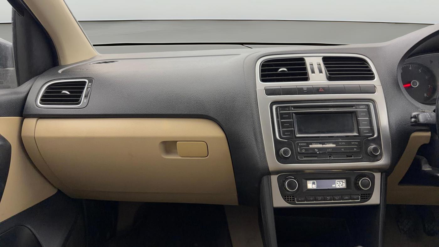 2015 Volkswagen Polo COMFORTLINE 1.2L, Petrol, Manual, 1,10,916 km, Air Conditioner
