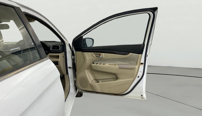 2017 Maruti Ciaz DELTA 1.4 MT PETROL, Petrol, Manual, 1,02,550 km, RHS Front Door