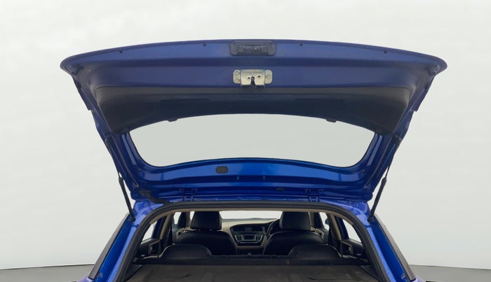 2016 Hyundai Elite i20 MAGNA 1.2, Petrol, Manual, 1,08,138 km, Boot Door Open