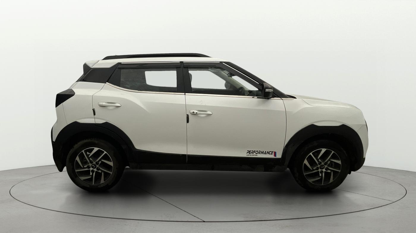 2024 Mahindra XUV 3XO AX5L 1.2 TGDi, Petrol, Manual, 24,133 km, Right Side View