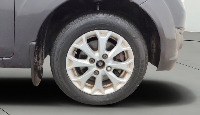 2014 Ford Figo TITANIUM 1.4 DIESEL, Diesel, Manual, 1,00,900 km, Right Front Wheel