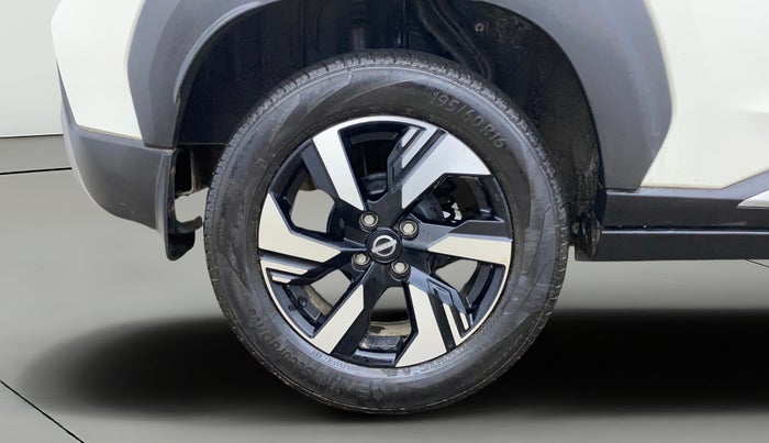 2024 Nissan MAGNITE N-Connecta B4D 1.0 Petrol MT Dual Tone, Petrol, Manual, 3,297 km, Right Rear Wheel