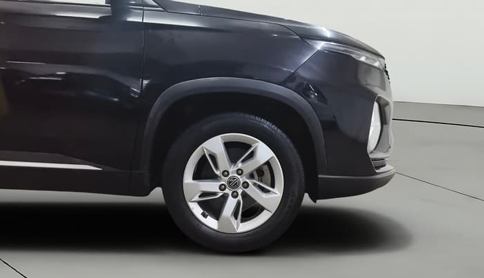 2022 MG HECTOR PLUS SUPER 1.5 PETROL TURBO HYBRID MT 7-STR, Petrol, Manual, 20,862 km, Right Front Wheel