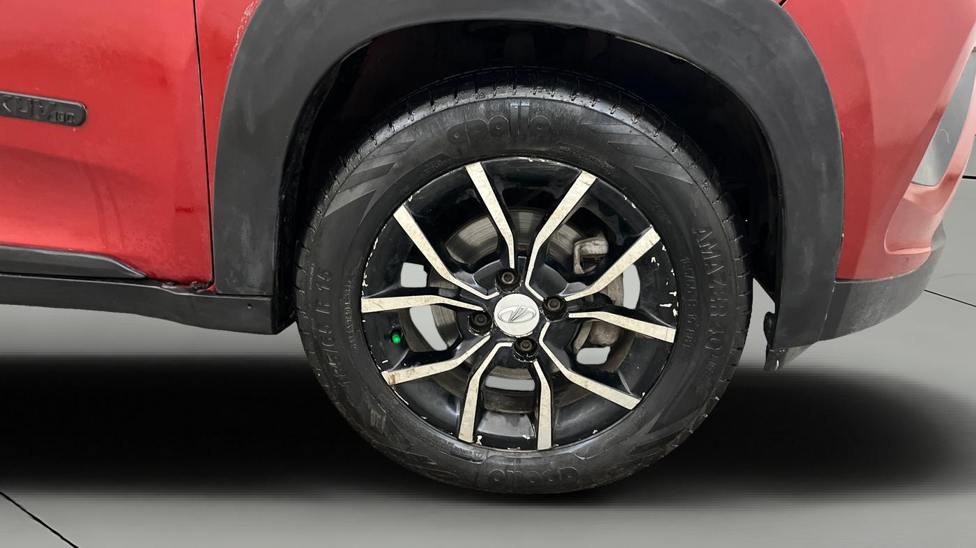 2017 Mahindra KUV 100 NXT K8 P 6 STR, Petrol, Manual, 69,976 km, Right Front Wheel