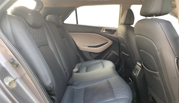 2017 Hyundai Elite i20 ASTA 1.2 (O), Petrol, Manual, 1,01,369 km, Right Side Rear Door Cabin