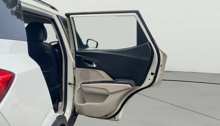 2019 Mahindra XUV300 W8 1.5 DIESEL, Diesel, Manual, 1,33,882 km, RHS Rear Door