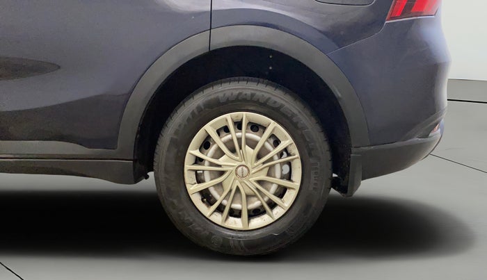 2022 Mahindra XUV700 MX P MT 5 STR, Petrol, Manual, 20,736 km, Left Rear Wheel