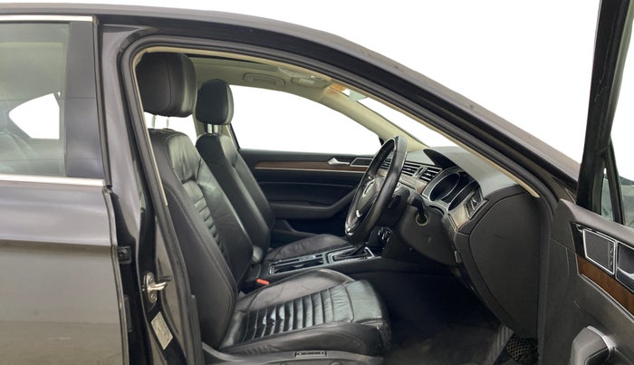 2018 Volkswagen Passat HIGHLINE DSG, Diesel, Automatic, 80,437 km, Right Side Front Door Cabin